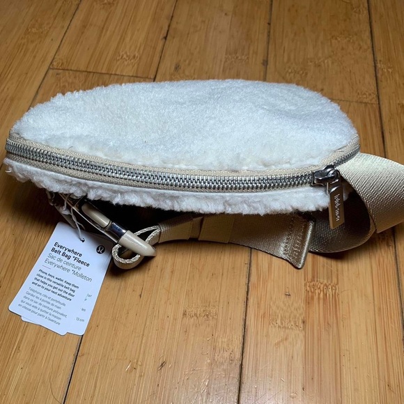 Everywhere Fleece Belt Bag
In:
Natural Ivory/Trench - Picture 3 of 4